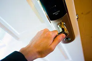 Yorba Linda Locksmith Yorba Linda, CA 714-933-1270 - 5a-lock-opening